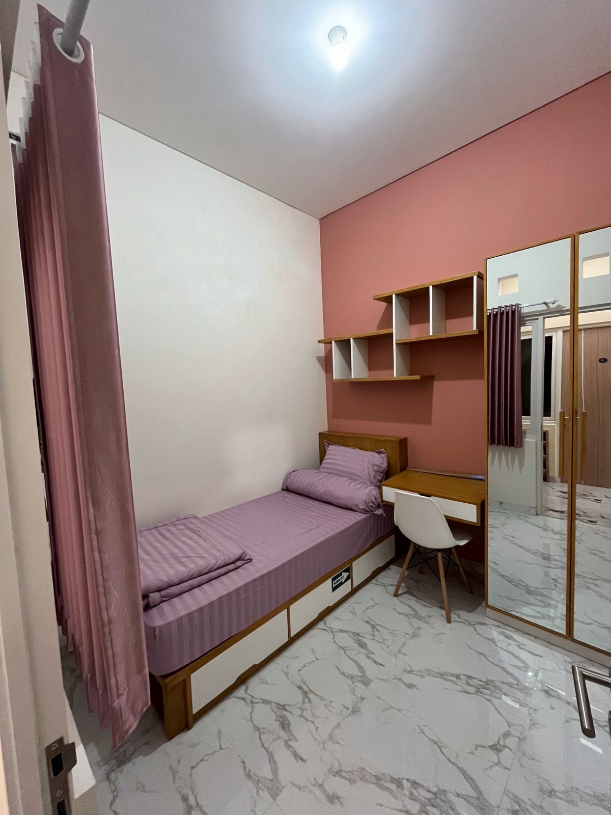 4/images/rental/DK Living/kamar.jpg